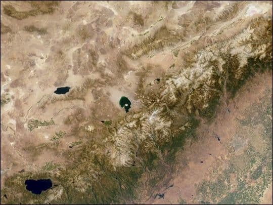 Color and 3D views of the Sierra Nevada mountains