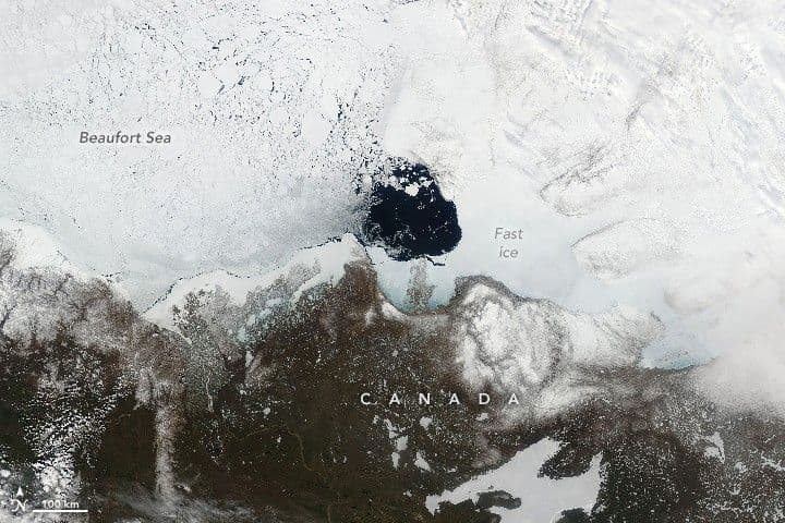 Splintering Sea Ice in the Amundsen Gulf