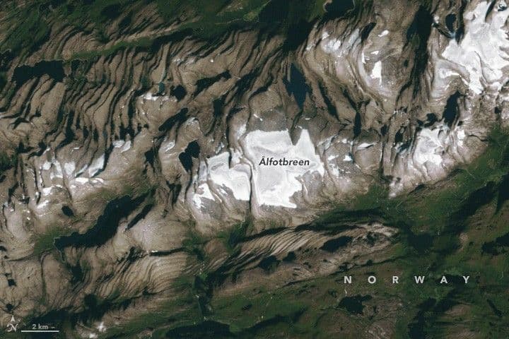 Shrinking Ålfotbreen