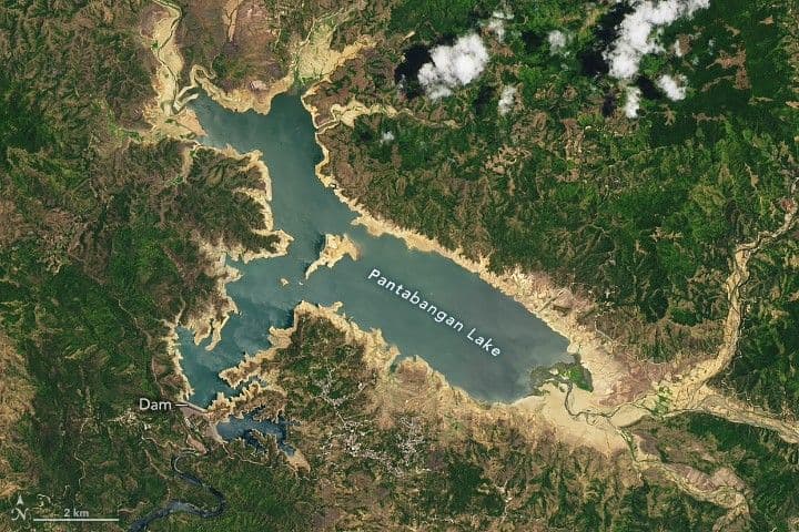 Water Levels Plunge in Philippine Reservoir