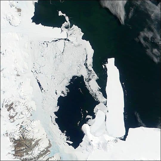 Seasonal Sea Ice Breakup Near the Ross Ice Shelf