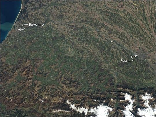 Race through the Pyrénées Mountains