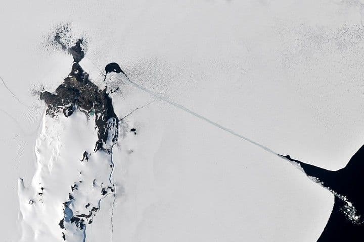 Cracking Antarctic Sea Ice