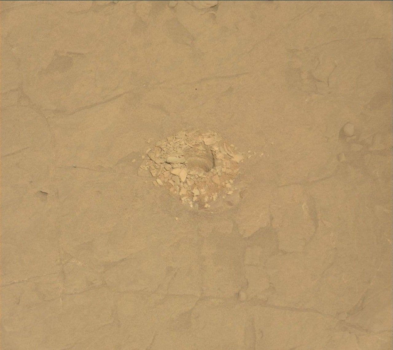 Curiosity Blog, Sols 4568-4569: A Close Look at the Altadena Drill Hole and Tailings