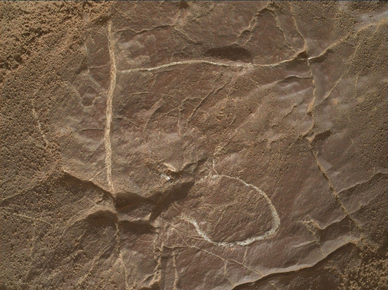 Curiosity Blog, Sols 4582-4583: A Rock and a Sand Patch