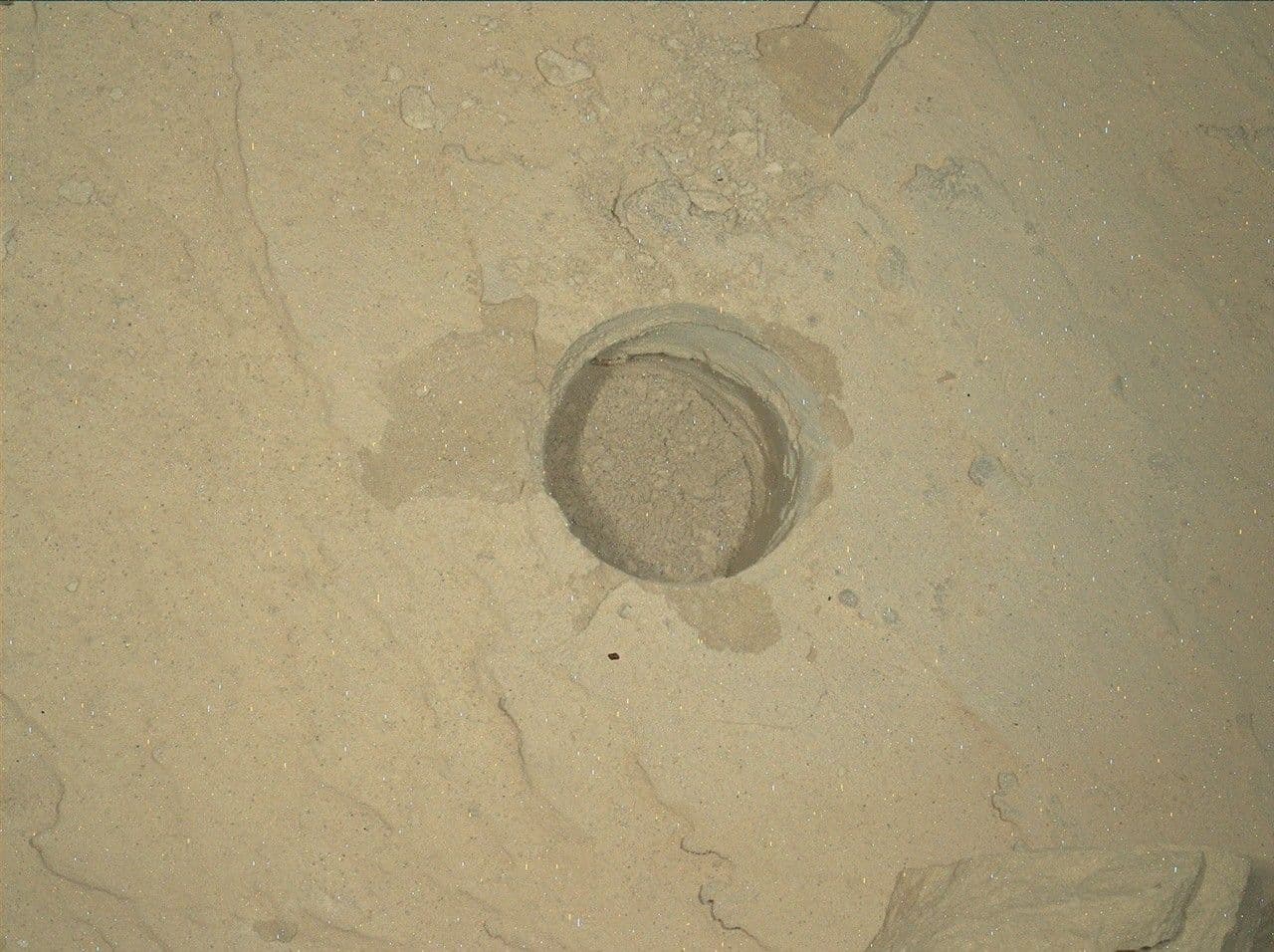 Curiosity Blog, Sols 4886-4892: Ingenuity and Perseverance, Curiosity Style