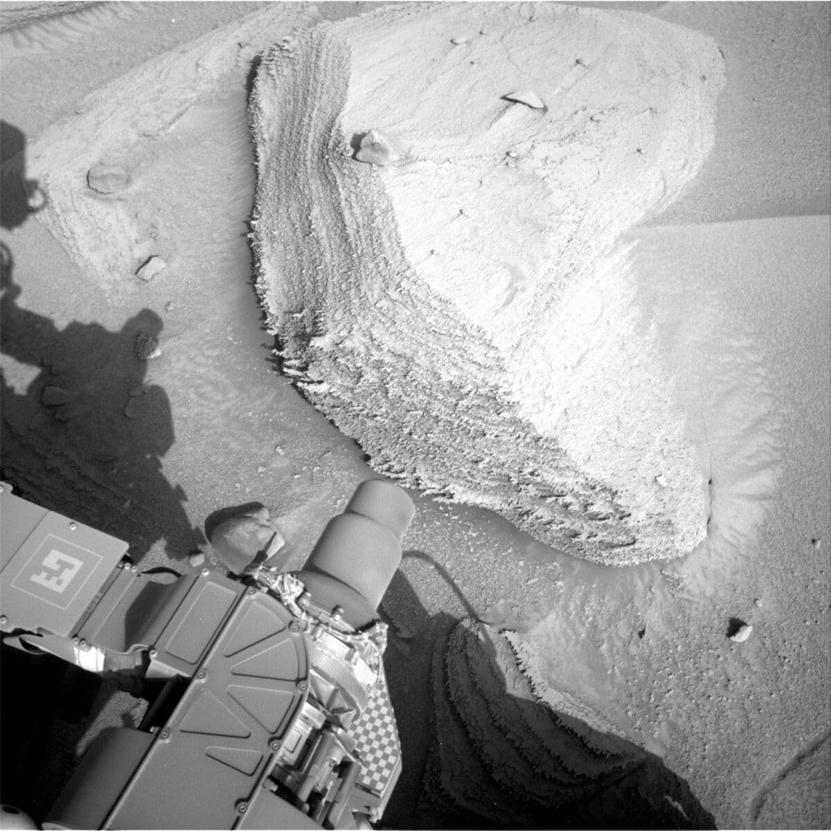 Sols 3778-3779: Waves and a Rock