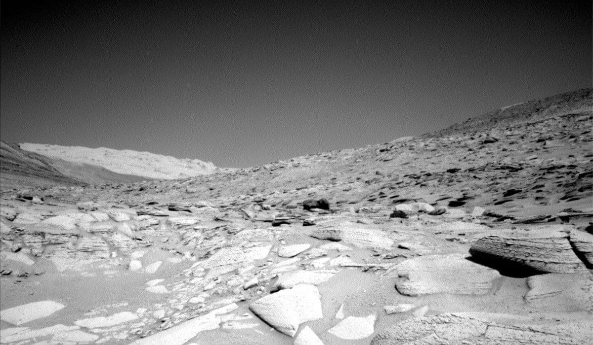 Sols 3800-3802: Clouds Above, Contact Science Below