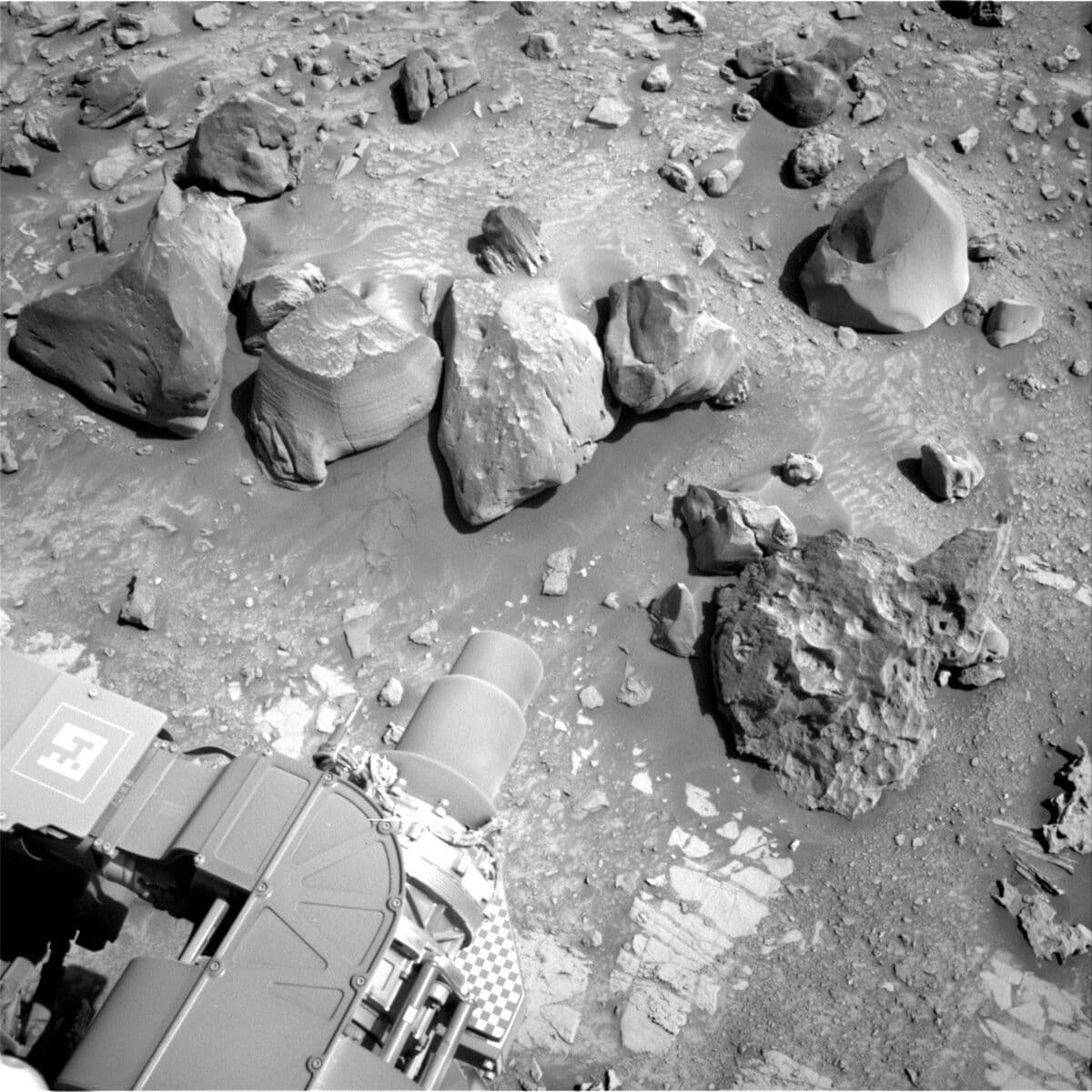 Sols 3926-3927: Martian Tapas With a View