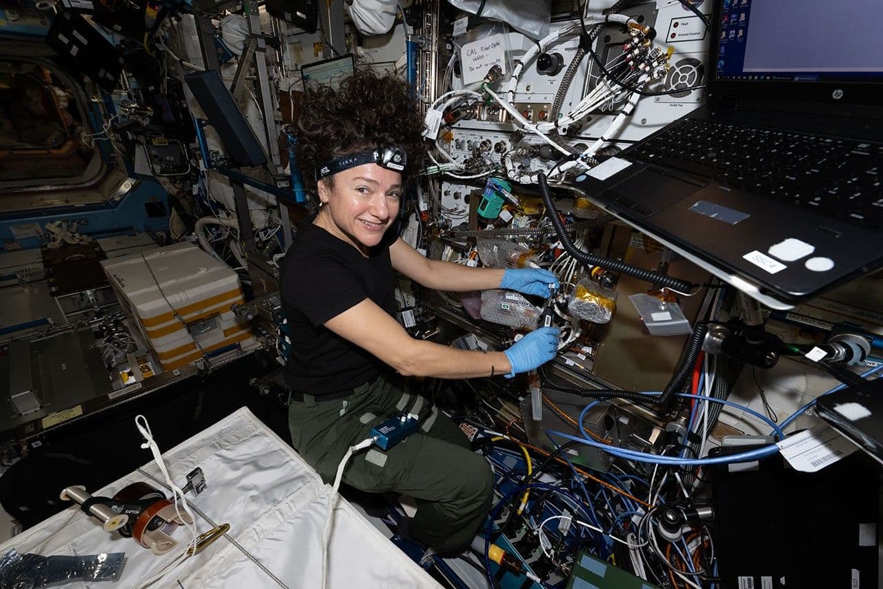 Astronaut Jessica Meir Assists With Hardware Updates for NASA’s Cold Atom Lab