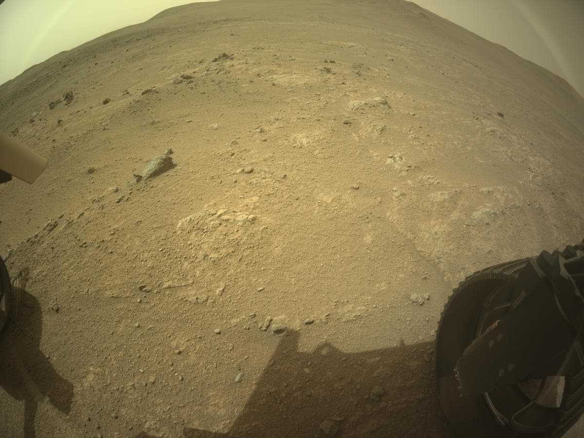 Foto de Marte da câmera REAR_HAZCAM_RIGHT