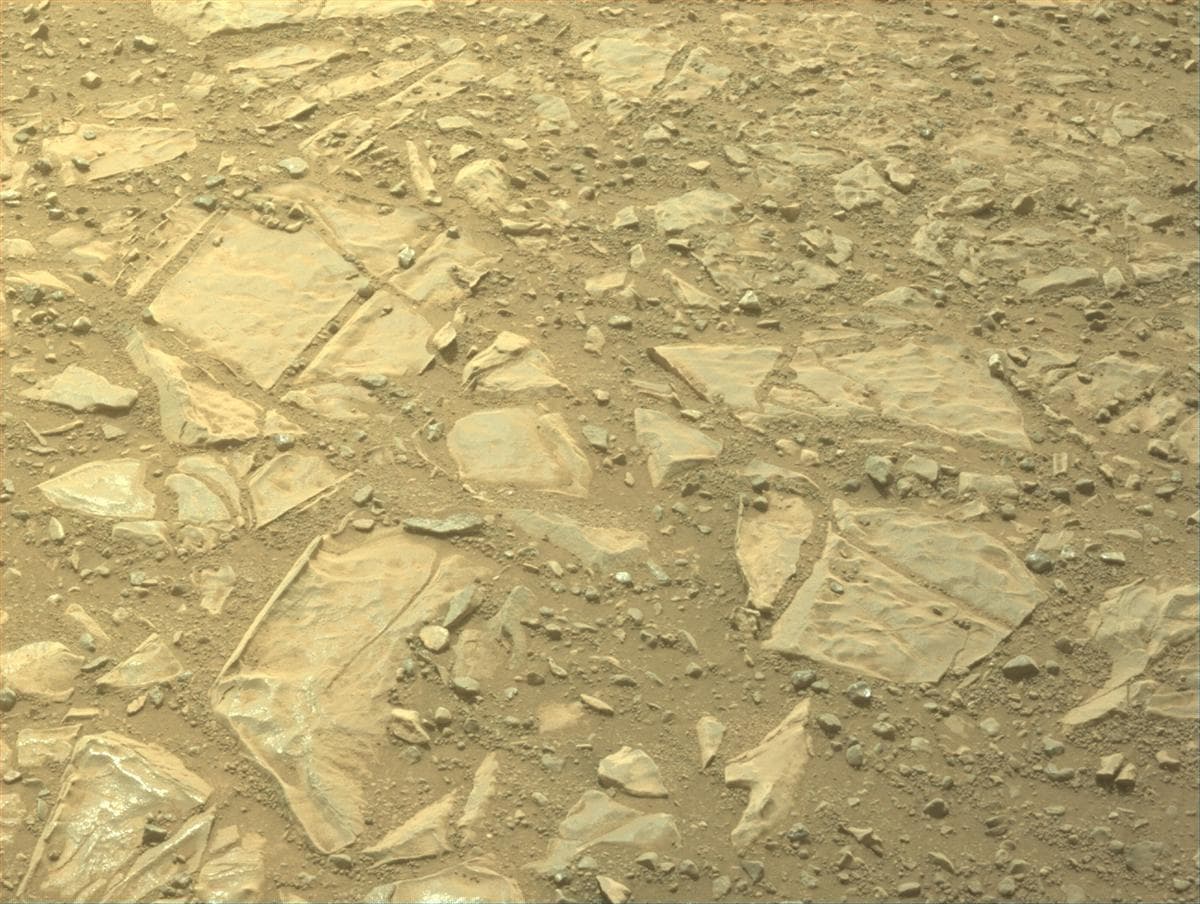 Foto de Marte da câmera FRONT_HAZCAM_LEFT_A