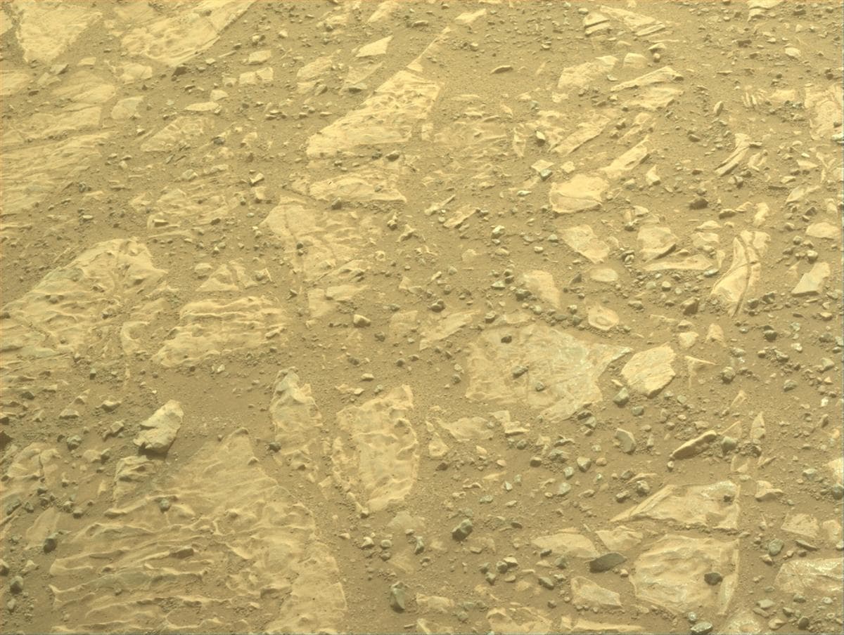 Foto de Marte da câmera FRONT_HAZCAM_LEFT_A