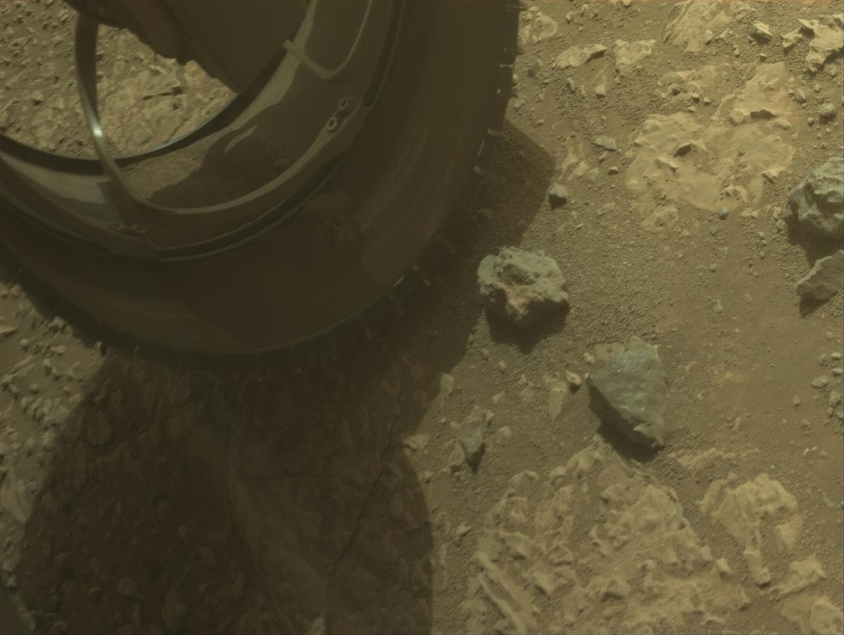 Foto de Marte da câmera FRONT_HAZCAM_LEFT_A