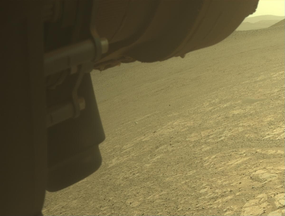 Foto de Marte da câmera FRONT_HAZCAM_LEFT_A