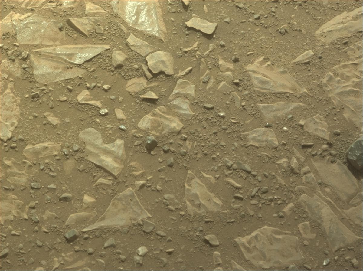 Foto de Marte da câmera FRONT_HAZCAM_LEFT_A