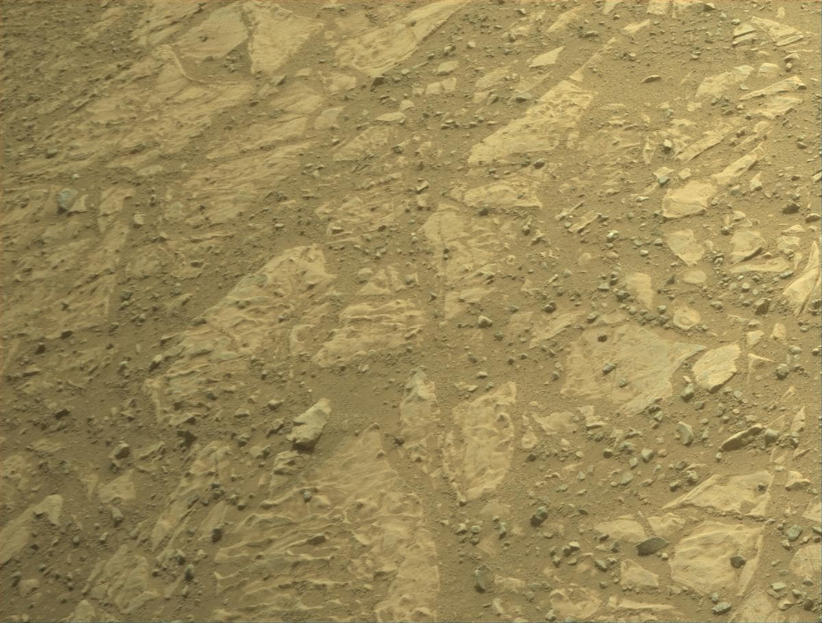 Foto de Marte da câmera FRONT_HAZCAM_RIGHT_A