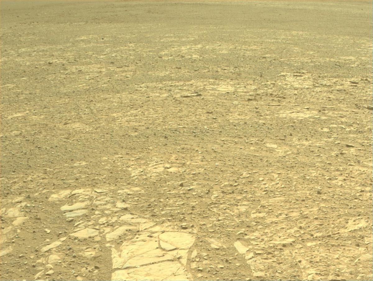 Foto de Marte da câmera FRONT_HAZCAM_RIGHT_A