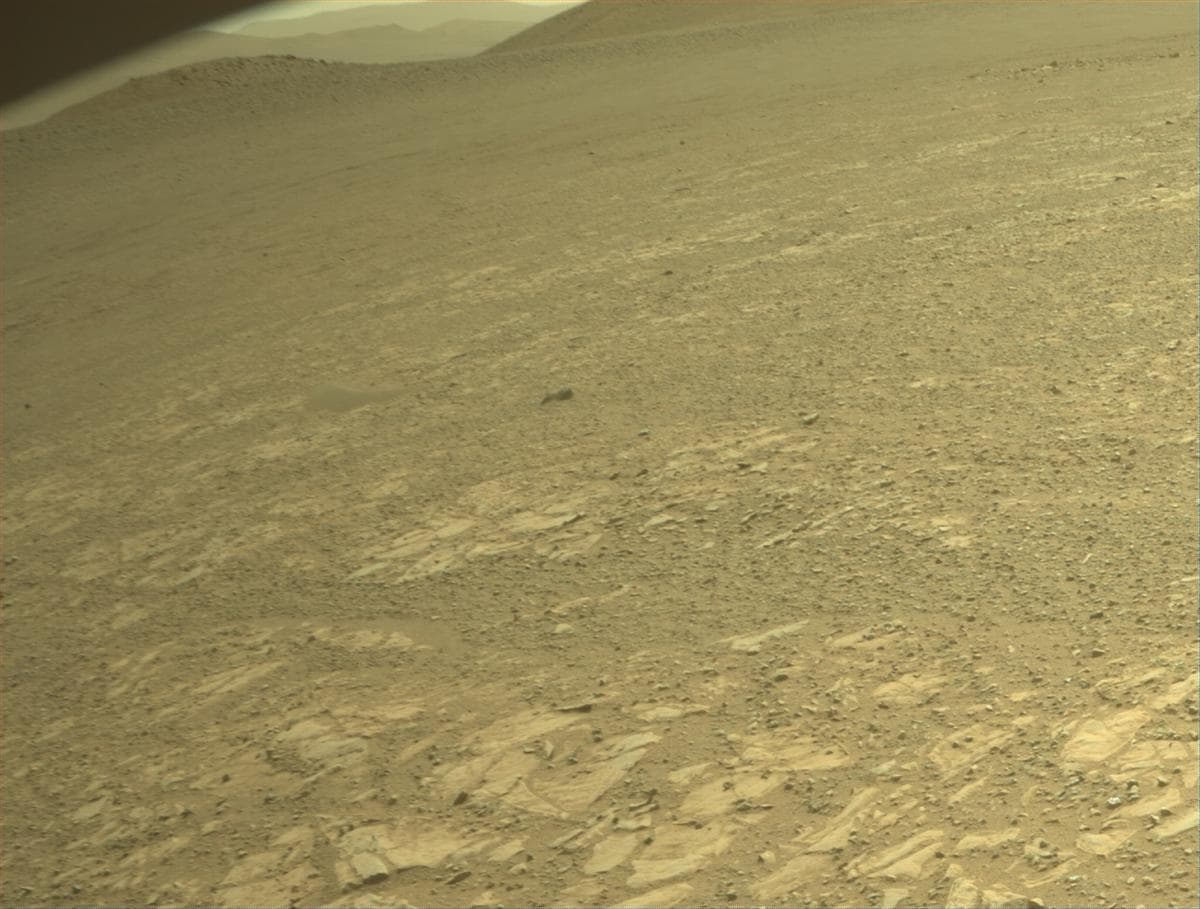 Foto de Marte da câmera FRONT_HAZCAM_RIGHT_A