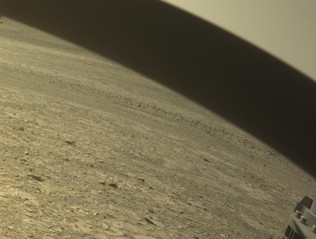 Foto de Marte da câmera FRONT_HAZCAM_RIGHT_A