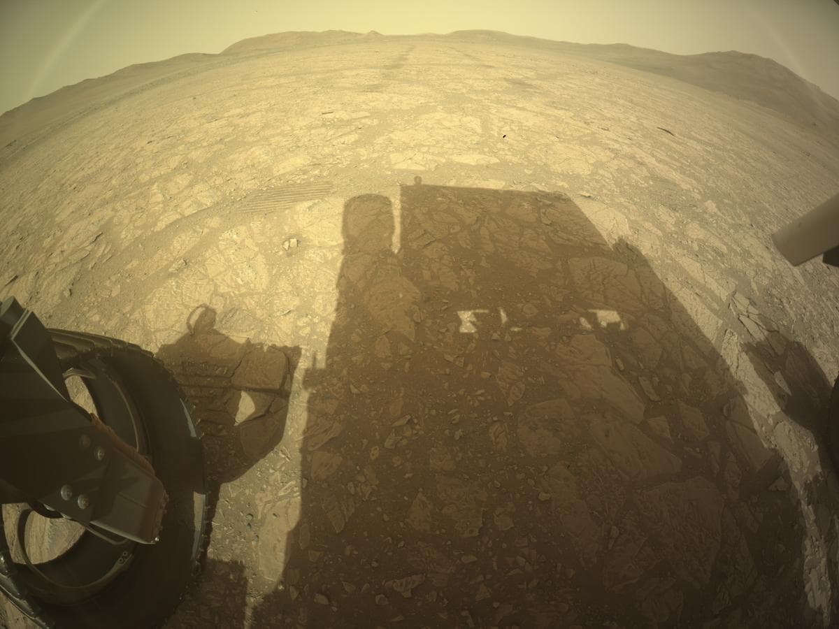 Foto de Marte da câmera REAR_HAZCAM_LEFT