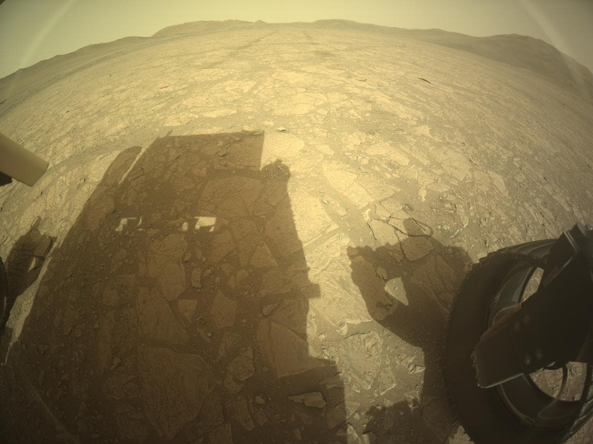 Foto de Marte da câmera REAR_HAZCAM_RIGHT