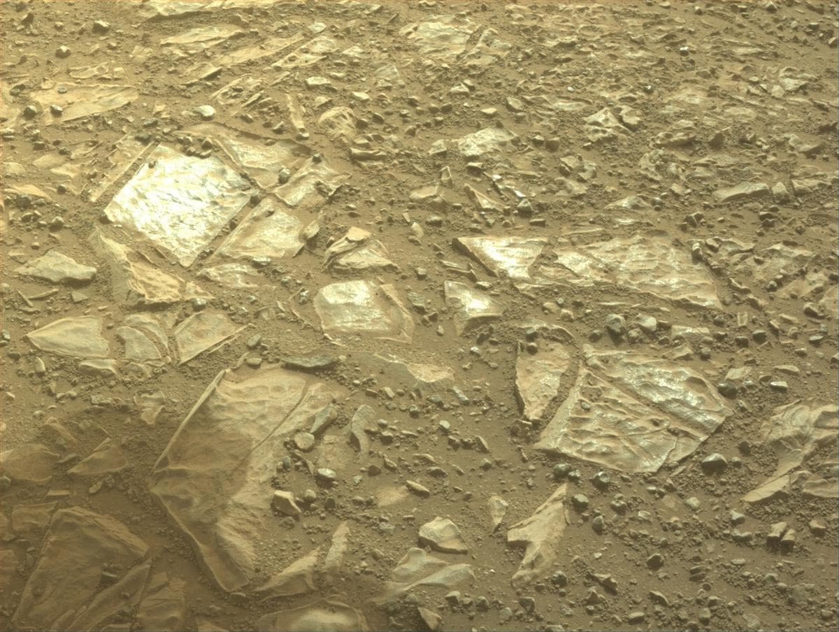 Foto de Marte da câmera FRONT_HAZCAM_LEFT_A