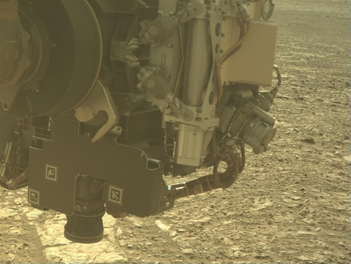 Foto de Marte da câmera FRONT_HAZCAM_LEFT_A