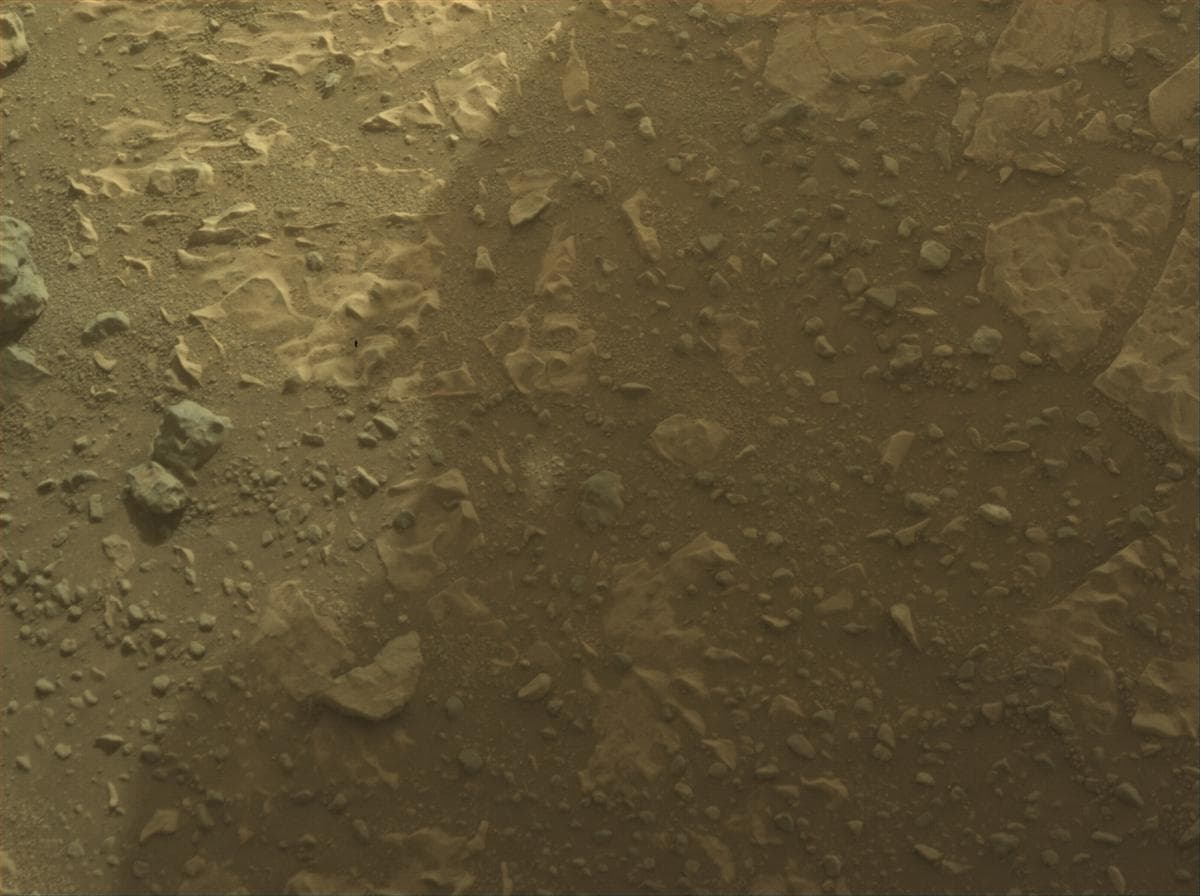 Foto de Marte da câmera FRONT_HAZCAM_LEFT_A