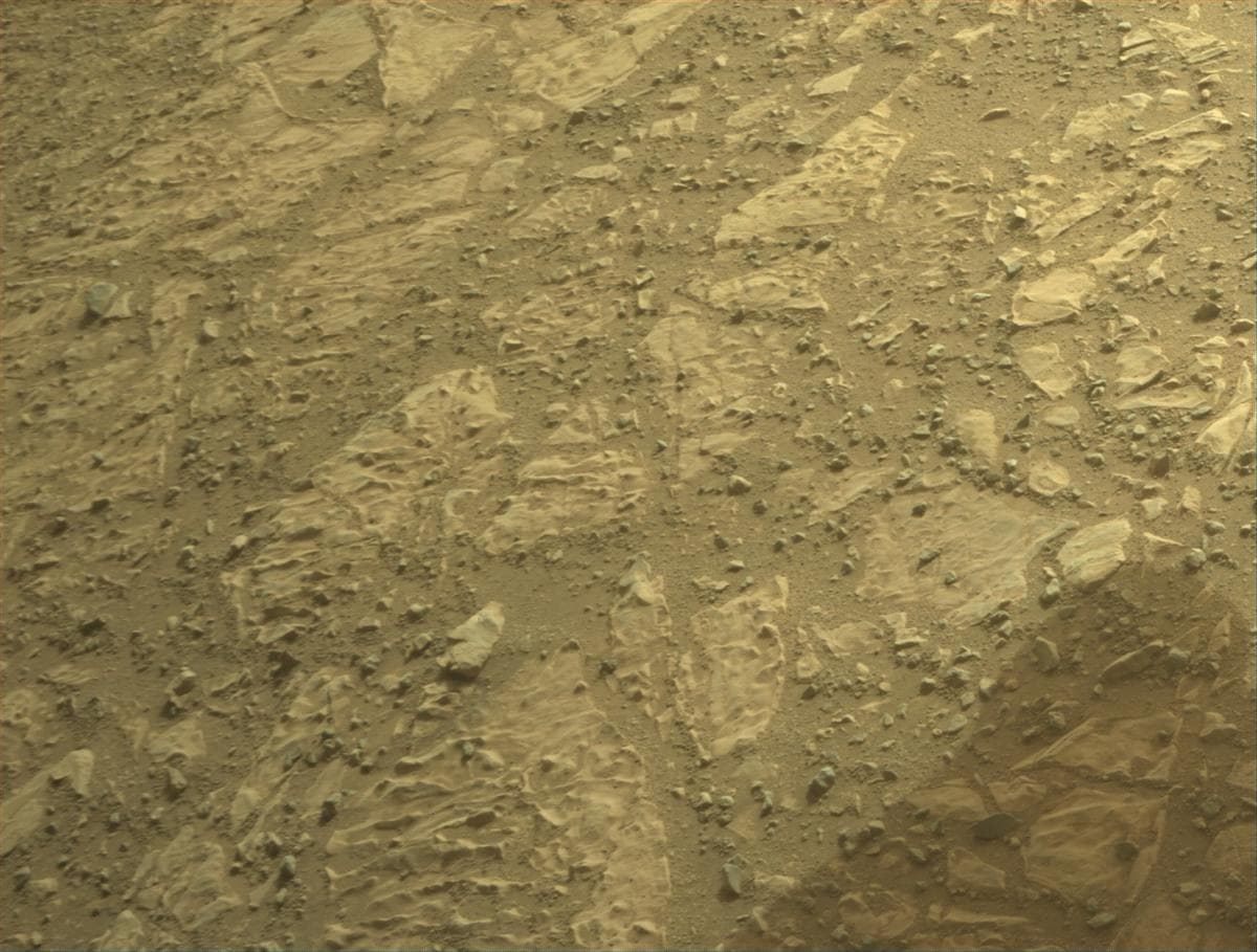Foto de Marte da câmera FRONT_HAZCAM_RIGHT_A
