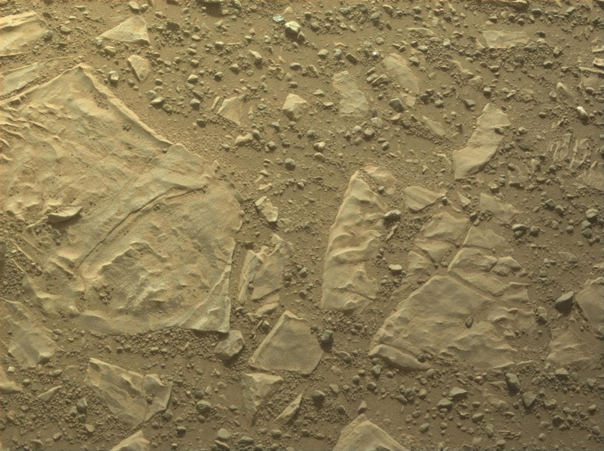 Foto de Marte da câmera FRONT_HAZCAM_RIGHT_A