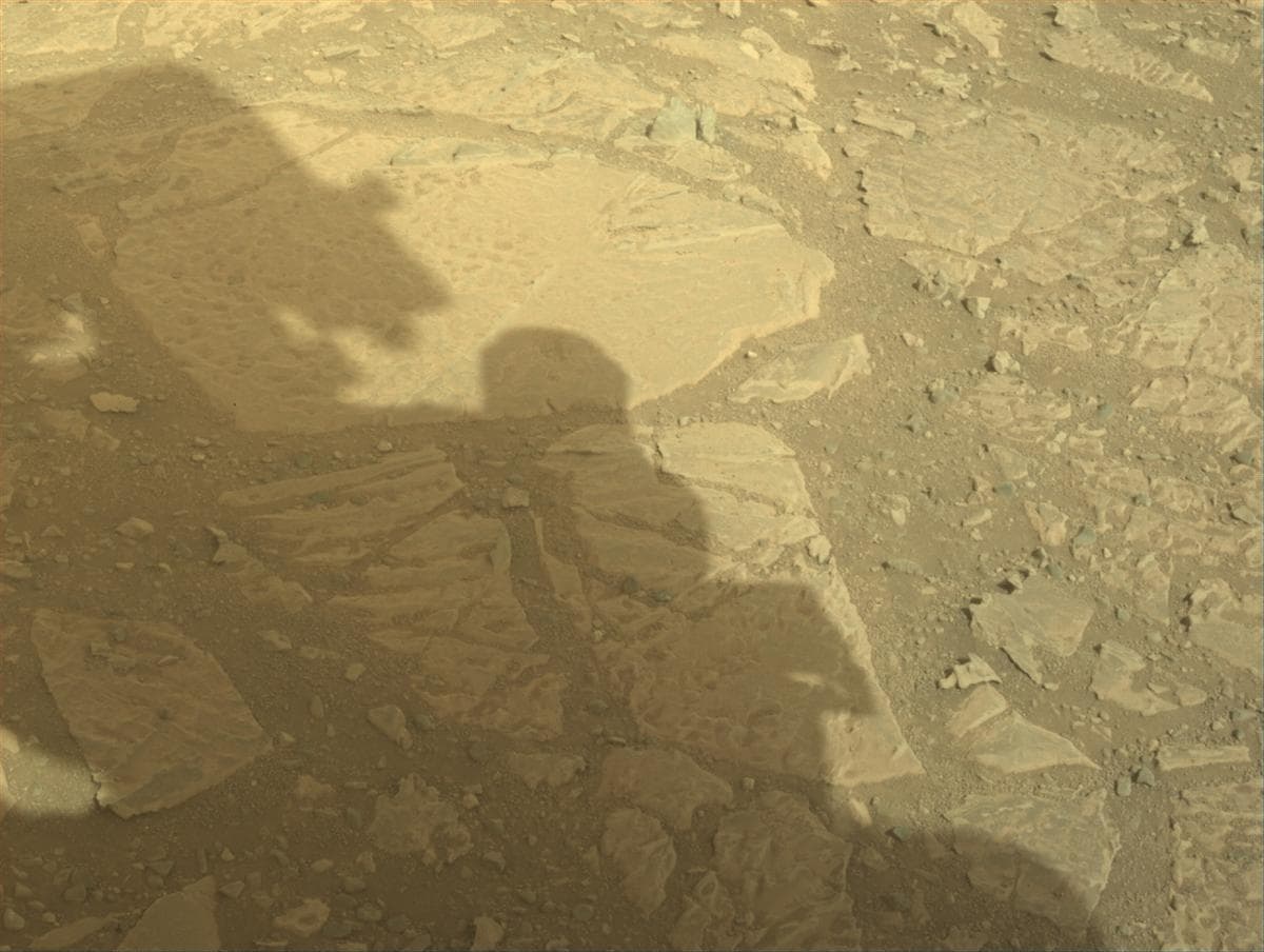 Foto de Marte da câmera FRONT_HAZCAM_LEFT_A