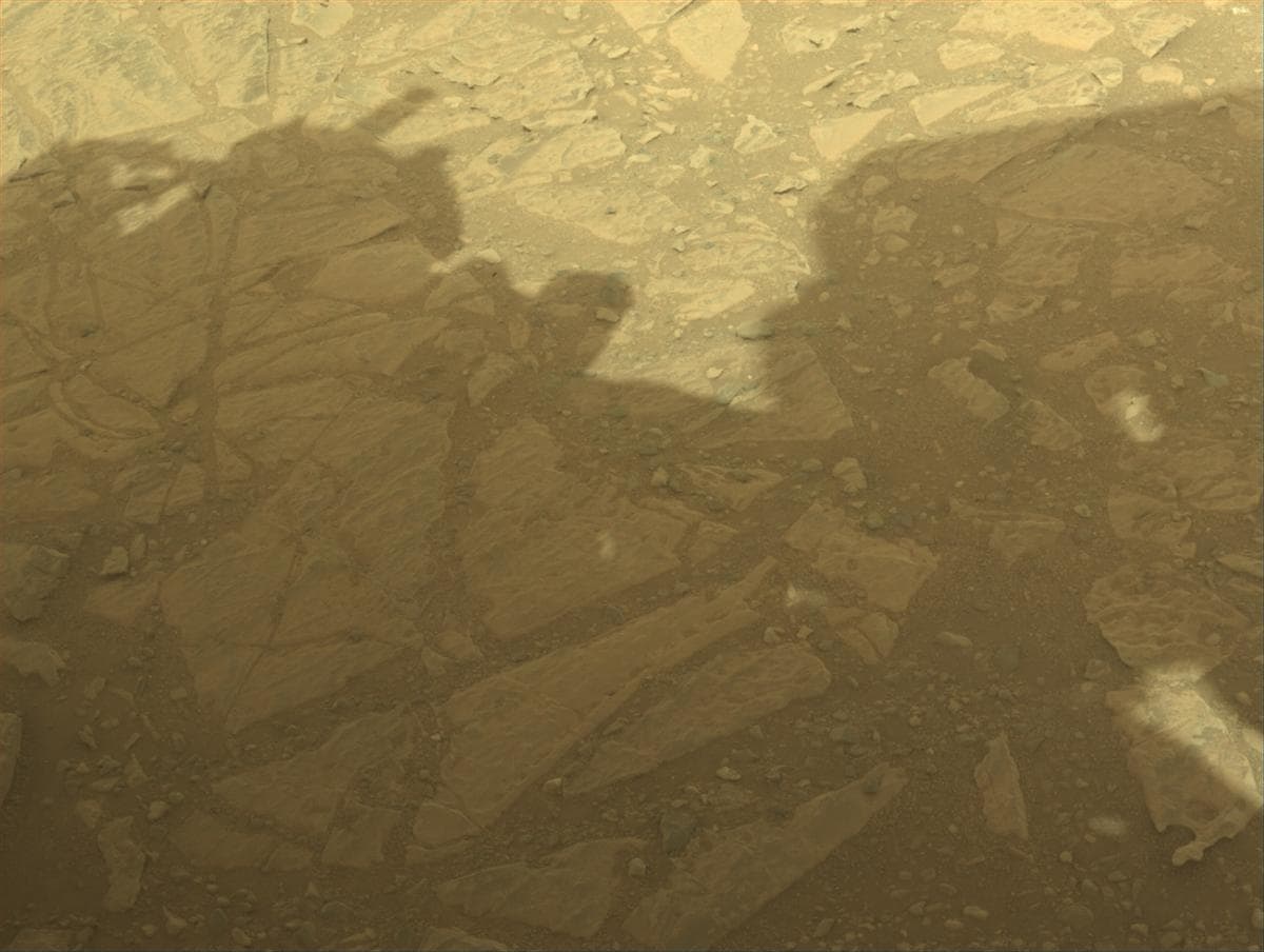 Foto de Marte da câmera FRONT_HAZCAM_LEFT_A