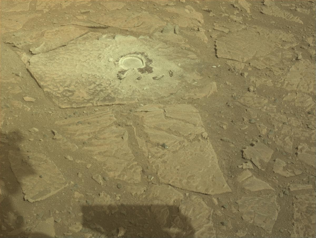 Foto de Marte da câmera FRONT_HAZCAM_LEFT_A