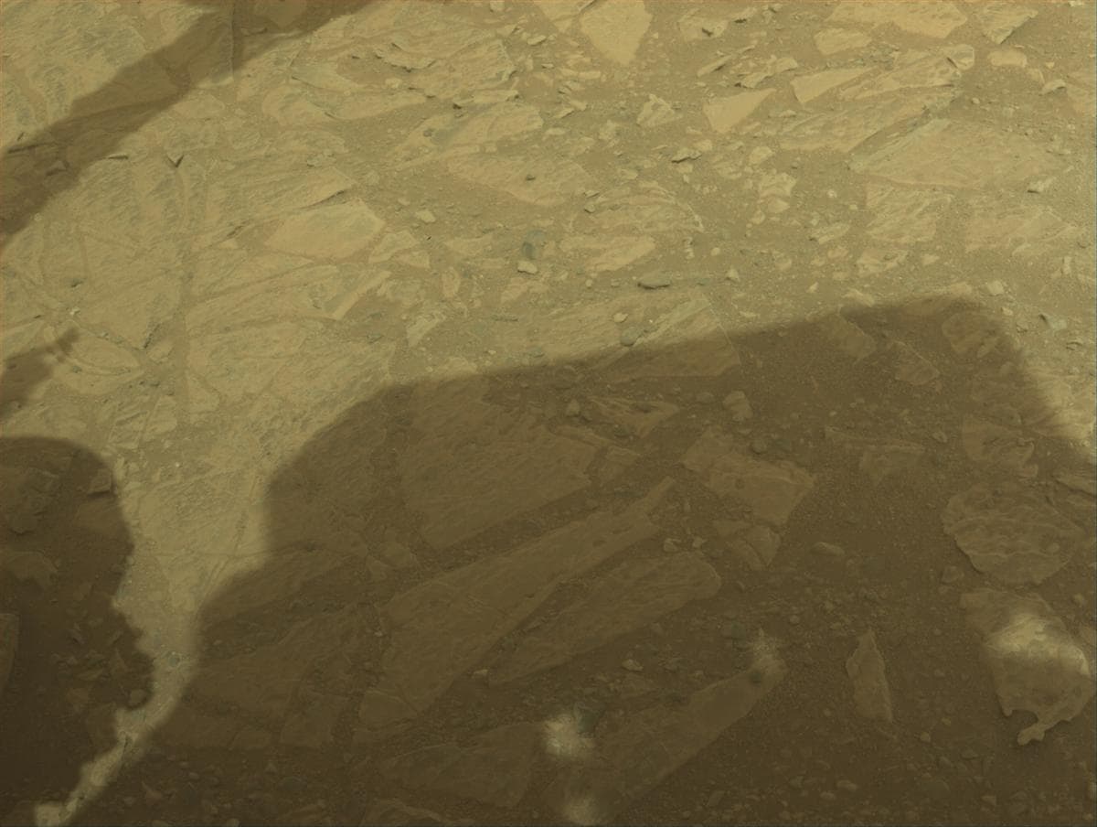 Foto de Marte da câmera FRONT_HAZCAM_LEFT_A