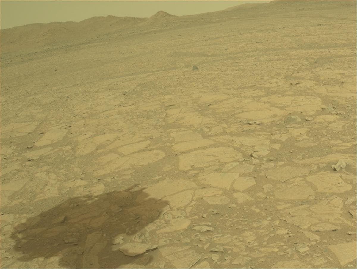 Foto de Marte da câmera FRONT_HAZCAM_LEFT_A