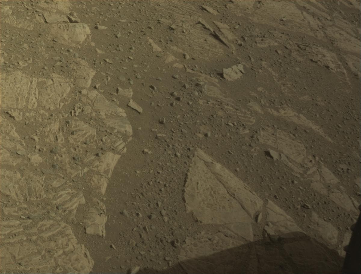 Foto de Marte da câmera FRONT_HAZCAM_LEFT_A