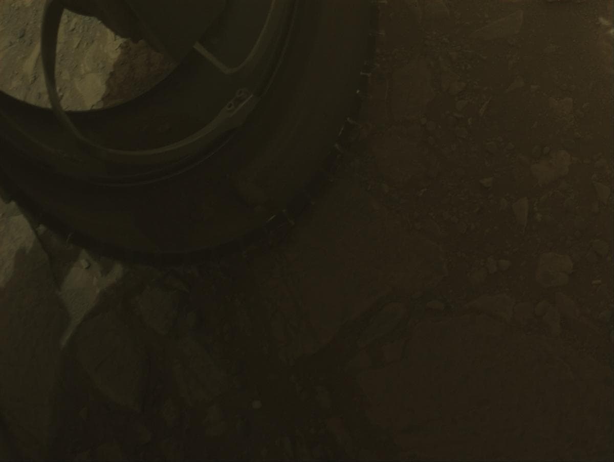 Foto de Marte da câmera FRONT_HAZCAM_LEFT_A