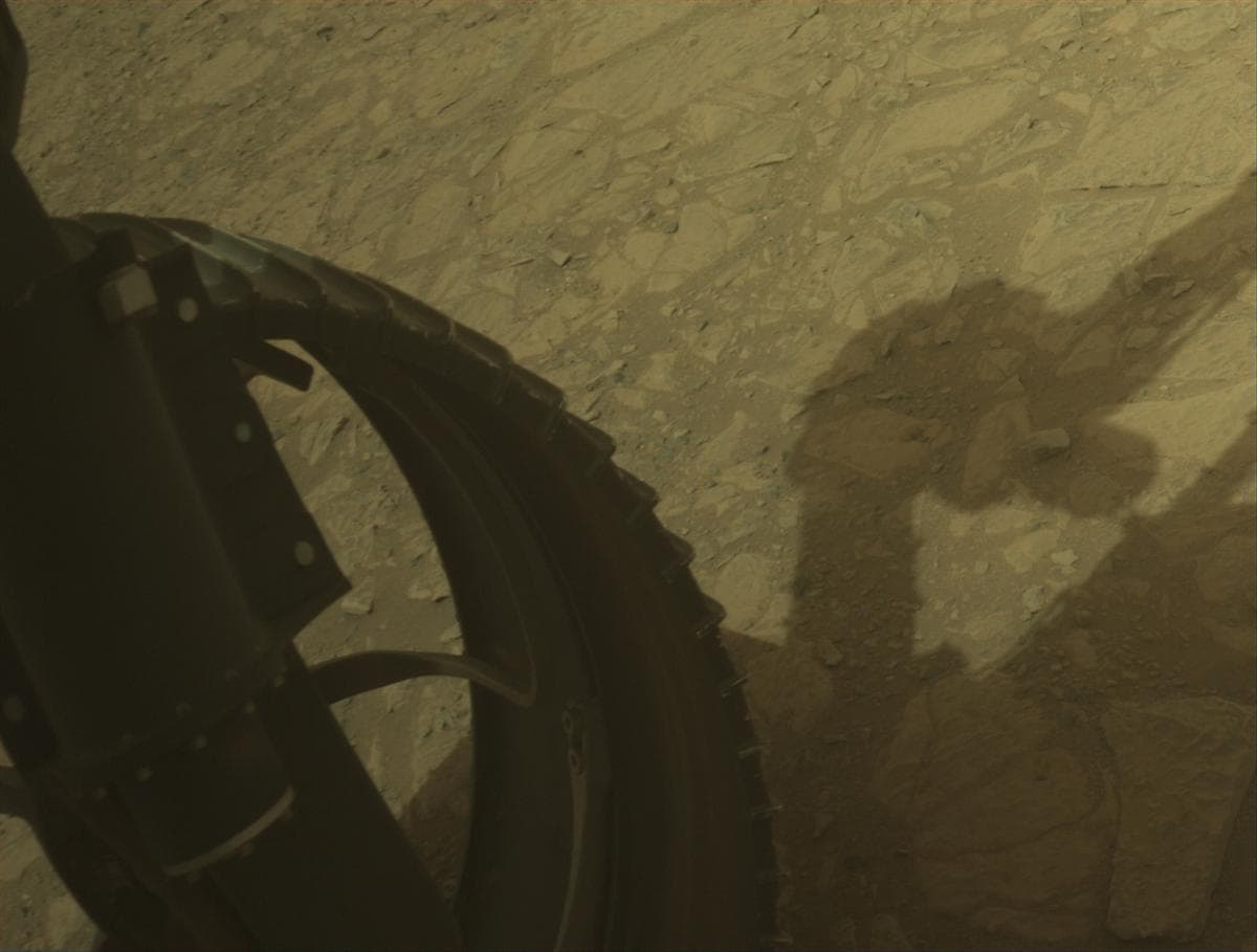 Foto de Marte da câmera FRONT_HAZCAM_LEFT_A