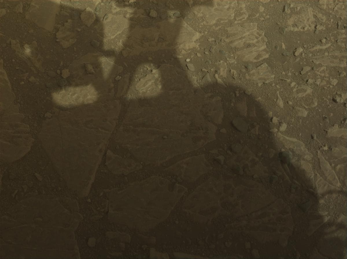 Foto de Marte da câmera FRONT_HAZCAM_LEFT_A