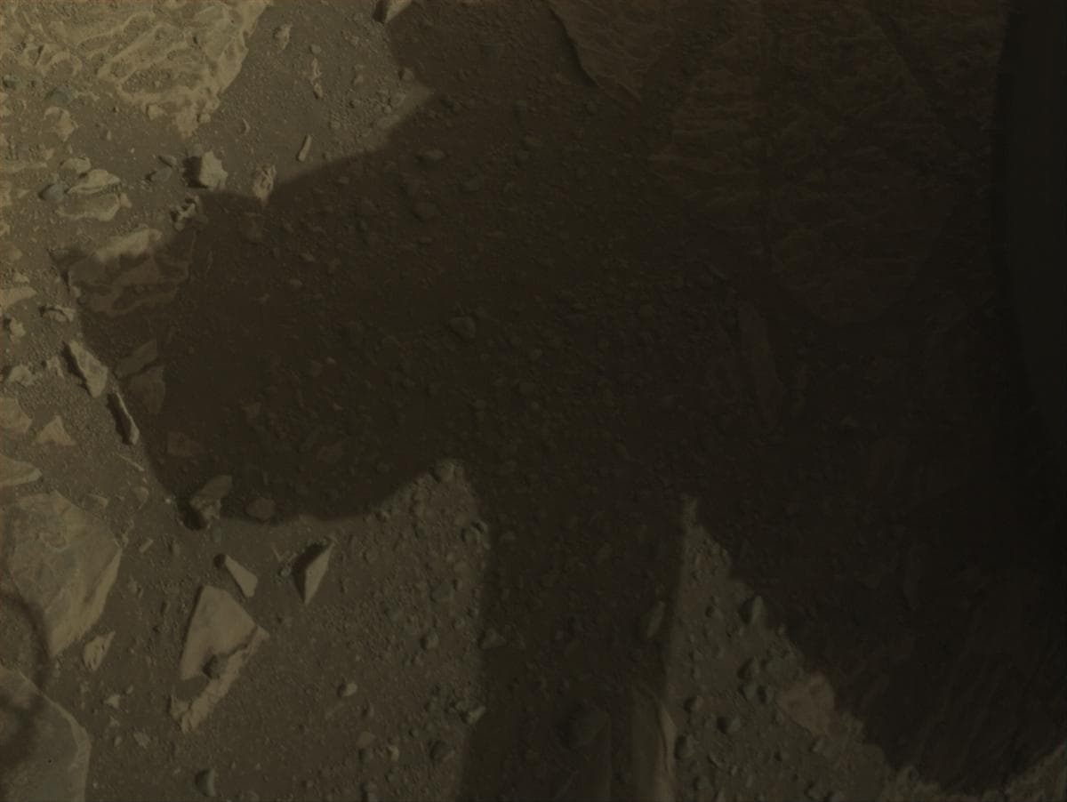 Foto de Marte da câmera FRONT_HAZCAM_LEFT_A