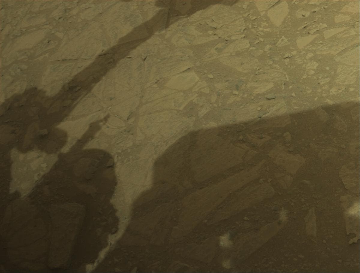 Foto de Marte da câmera FRONT_HAZCAM_RIGHT_A