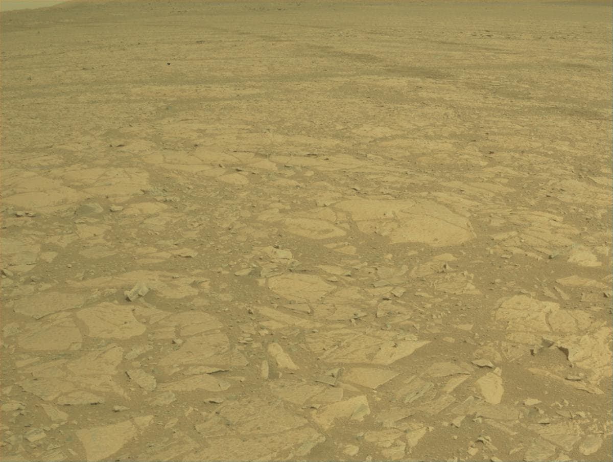 Foto de Marte da câmera FRONT_HAZCAM_RIGHT_A