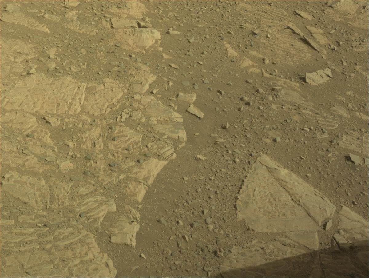 Foto de Marte da câmera FRONT_HAZCAM_RIGHT_A