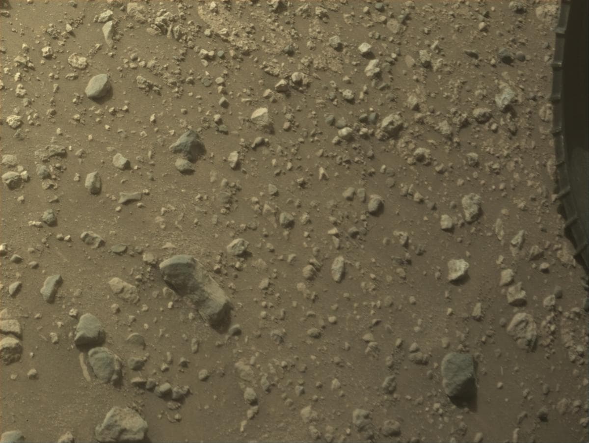 Foto de Marte da câmera FRONT_HAZCAM_LEFT_A