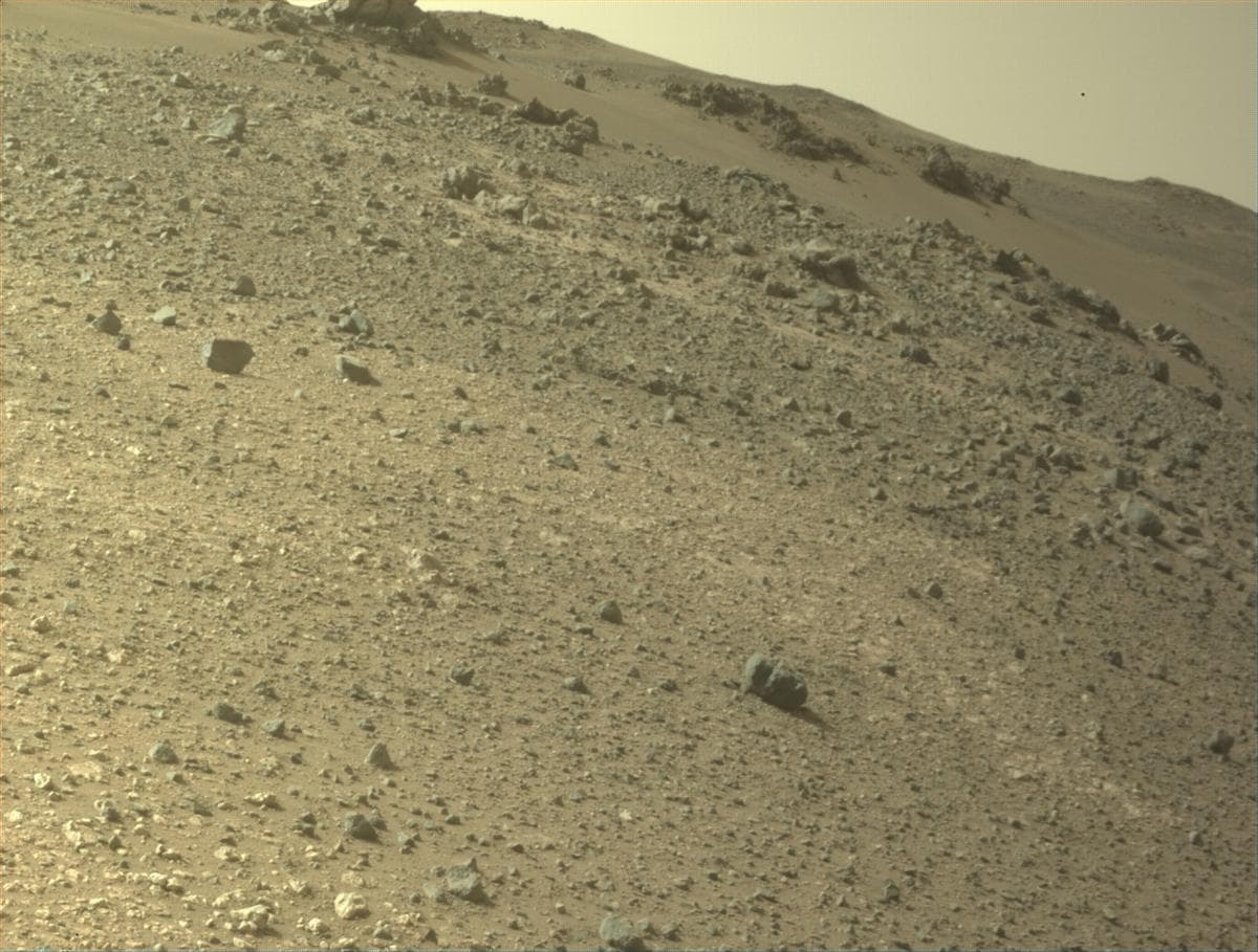 Foto de Marte da câmera FRONT_HAZCAM_LEFT_A