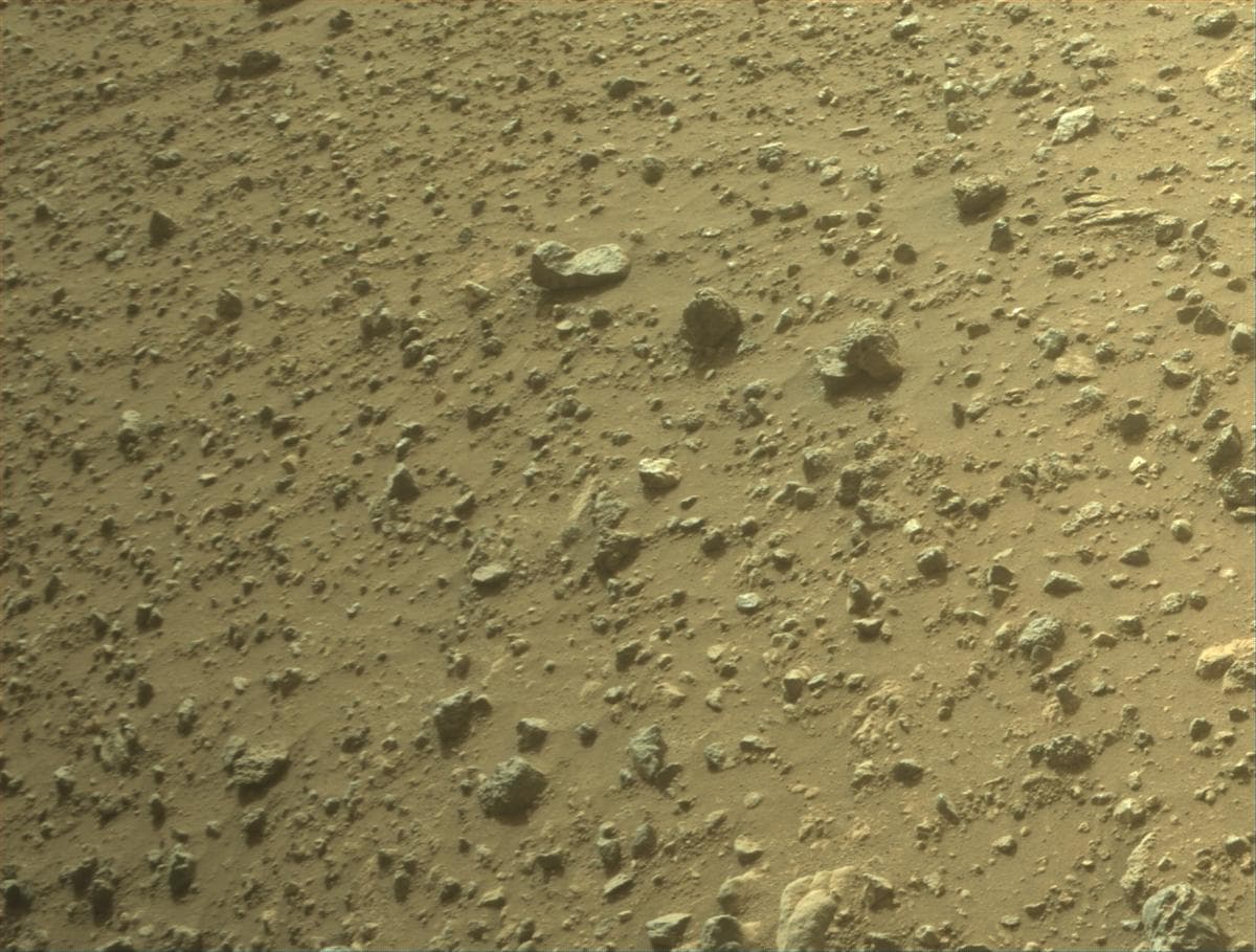 Foto de Marte da câmera FRONT_HAZCAM_RIGHT_A
