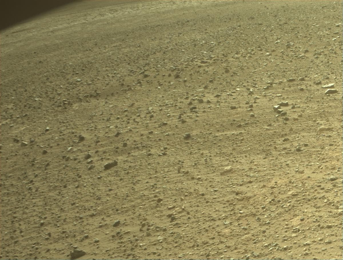 Foto de Marte da câmera FRONT_HAZCAM_RIGHT_A