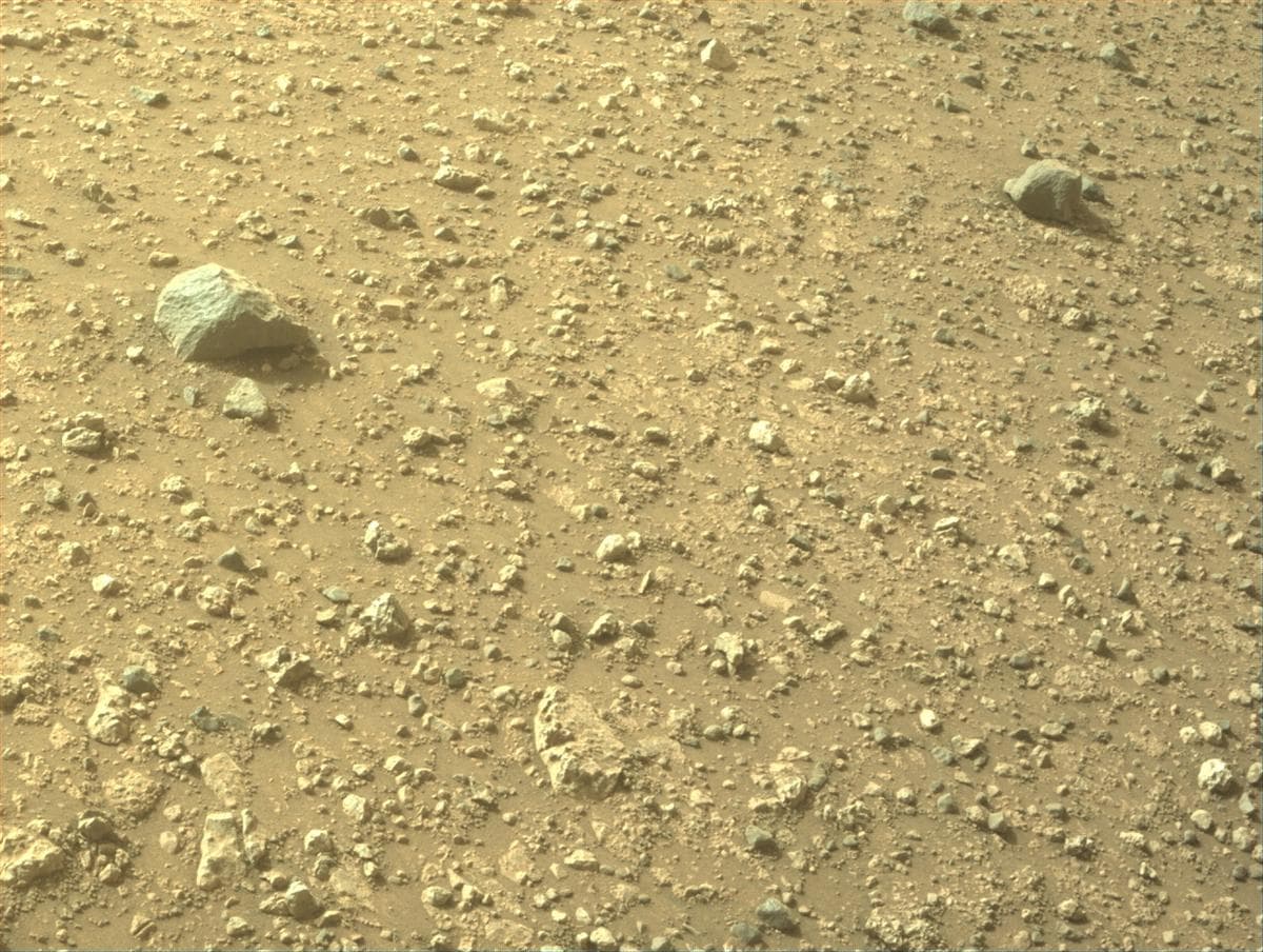Foto de Marte da câmera FRONT_HAZCAM_RIGHT_A