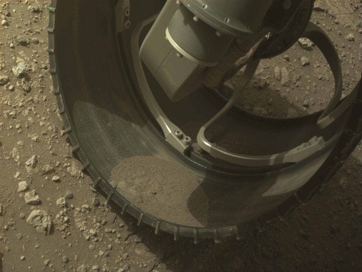 Foto de Marte da câmera FRONT_HAZCAM_RIGHT_A